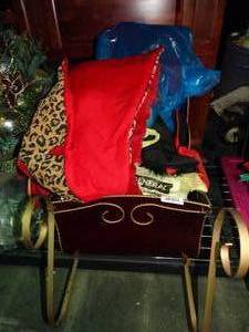 lot 23952 image: Christmas Decor Lot