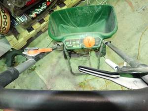 lot 23901 image: Seed Spreader