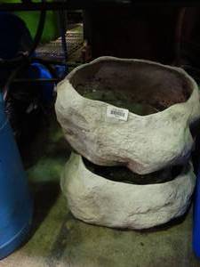 lot 23922 image: Pair of Planters