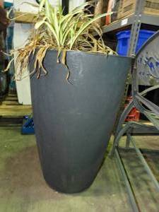 lot 23944 image: Lot of 2 Planters