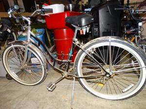 lot 23567 image: Adult Schwinn Bicycle