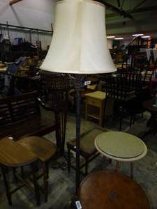 lot 23636 image: Metal Decorative Floor Lamp