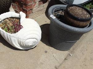 lot 26015 image: Lot of 3 Planters