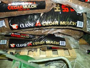 lot 23900 image: 10 Large Bags of Grade A Cedar Mulch