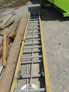 lot 26029 image: Yellow Extension Ladder