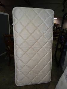 lot 26032 image: Twin Mattress and Box Spring