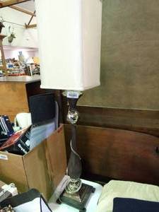lot 23448 image: Nice Living Room Table Lamp w Shade