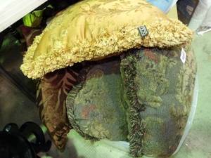 lot 23450 image: Decorative Couch or Chair Pillows