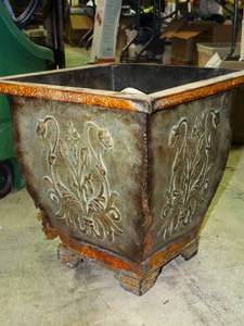 lot 23984 image: Large Metal Planter