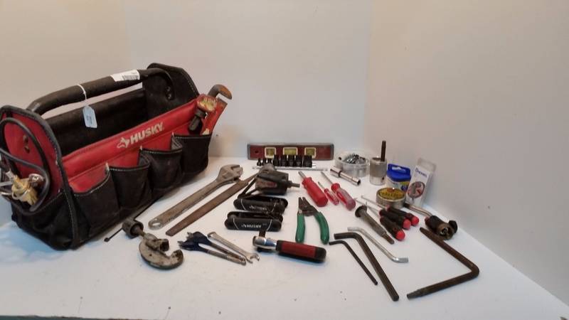 lot 5091 image: Husky Tool bag with Tools