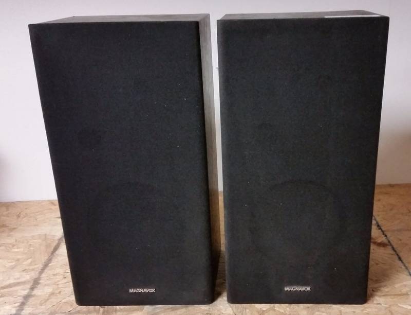 lot 5131 image: magnovox speakers