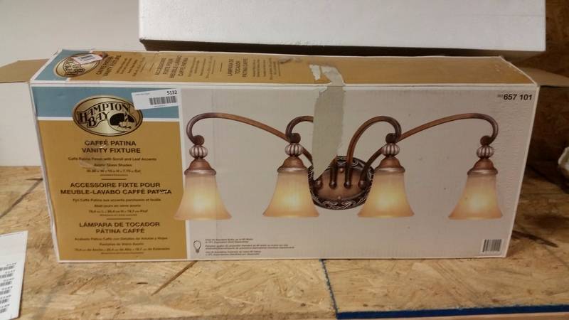 lot 5132 image: Vanity Fixture