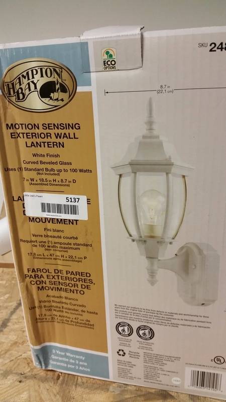 lot 5137 image: Motion sensing exterior wall lantern