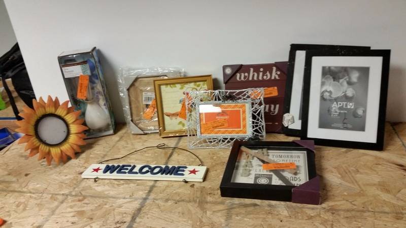lot 5112 image: Picture Frames