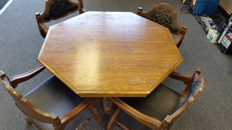 lot 100 image: Wood Table