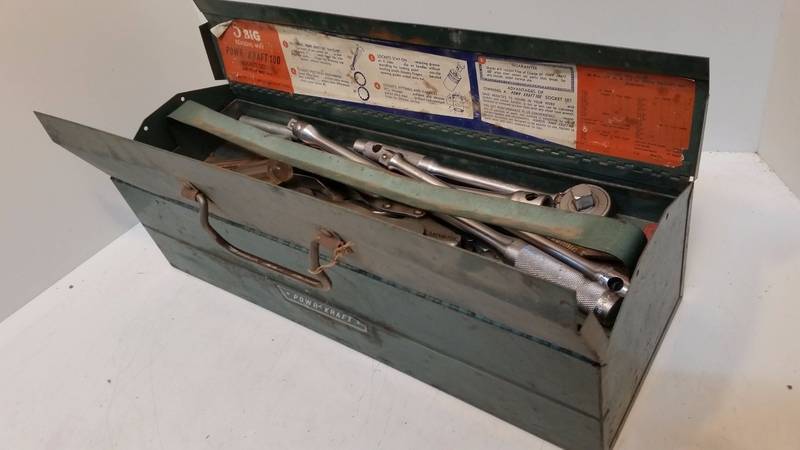 lot 5160 image: Toolbox with assorted tools