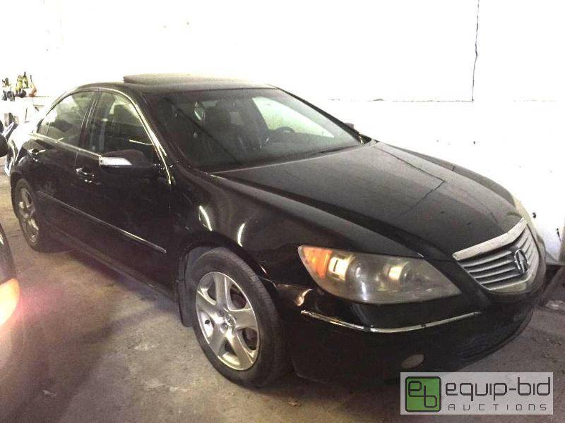lot 18 image: 2005 AWD Acura RL Passenger Car, VIN # JH4KB165X5C005660