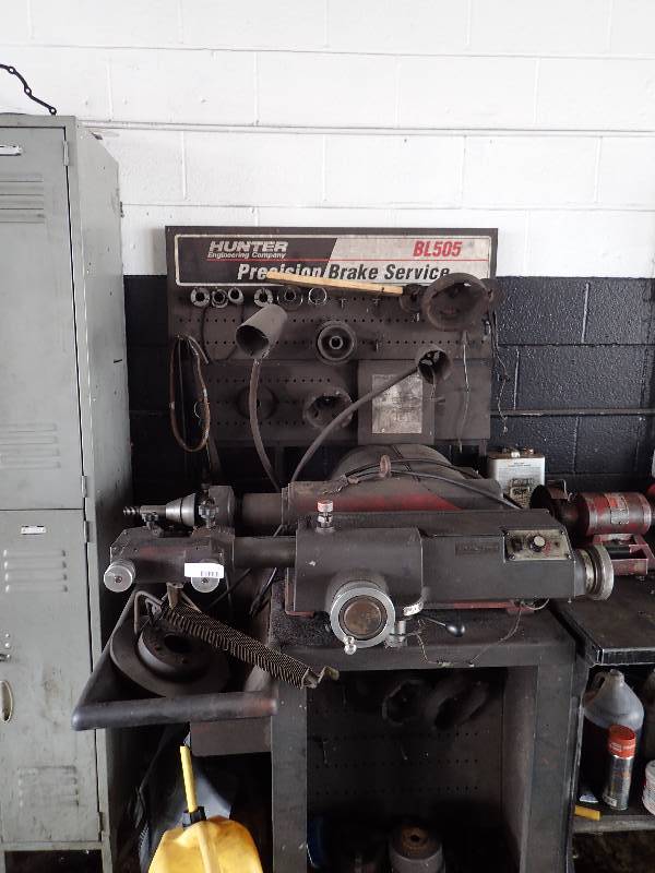 lot 100 image: Hunter BL505 Brake Lathe Machine
