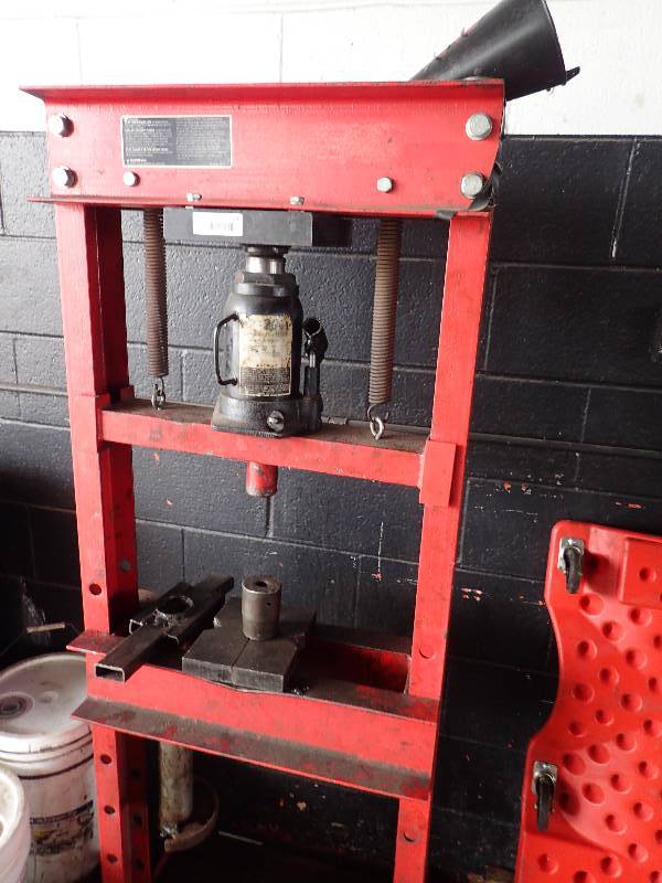 lot 113 image: 20 Ton Hydraulic Press