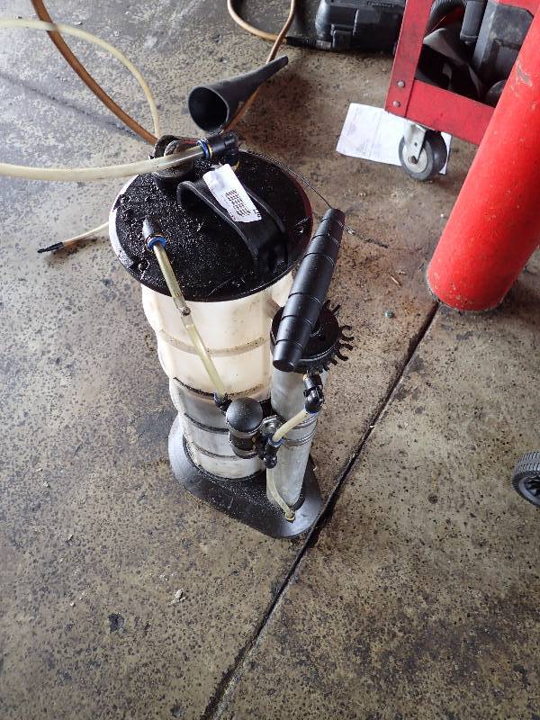 lot 124 image: Automotive Evac Pump