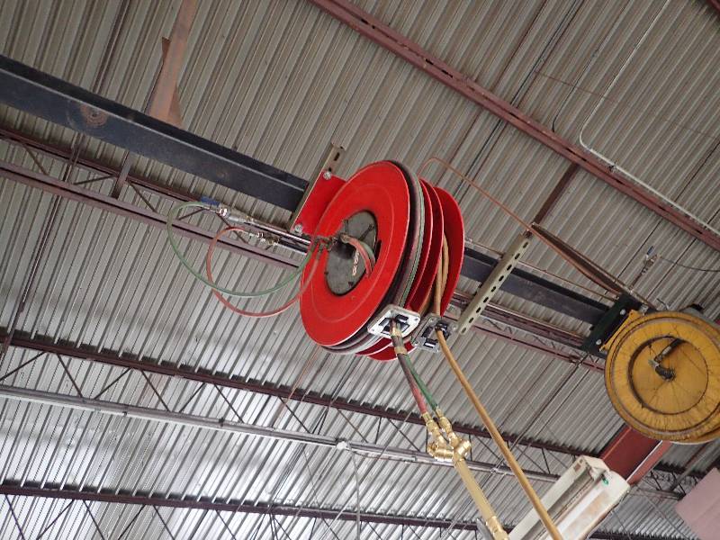 lot 132 image: 38 Air Hose w Reel