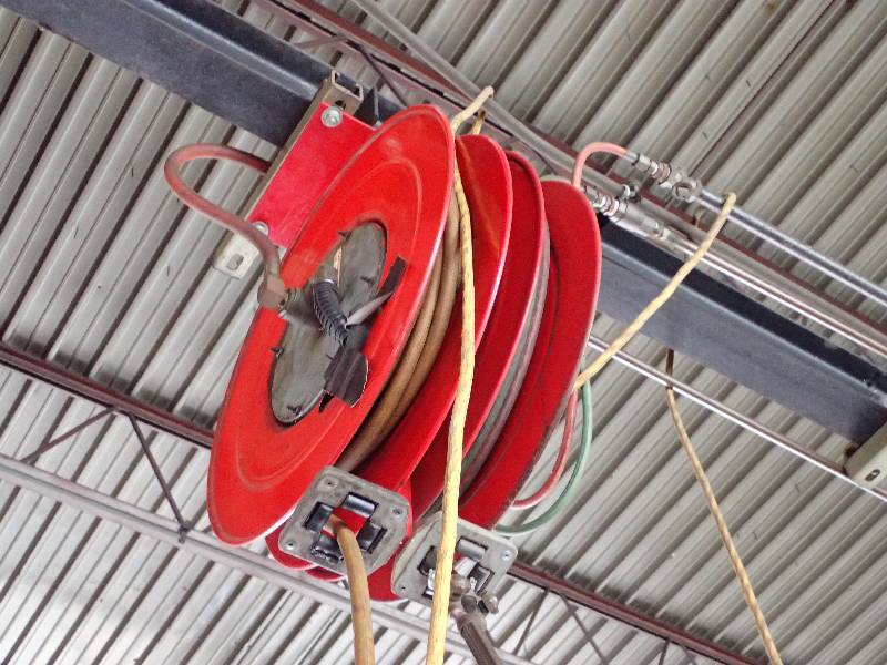 lot 134 image: 38 Air Hose w Reel