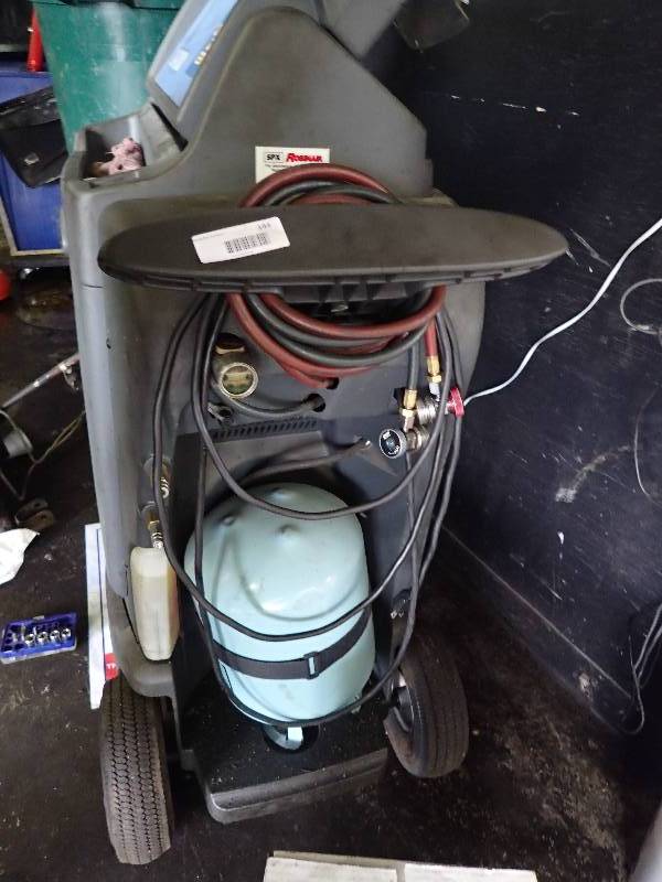 lot 144 image: Robinair 34788 Automotive Refrigerant Recharge Machine