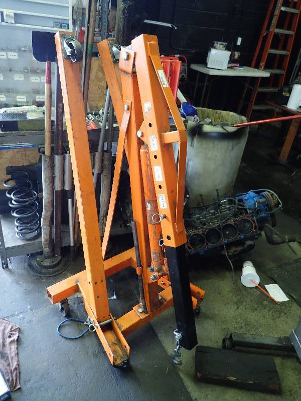lot 163 image: 1 Ton Engine Hoist Lift
