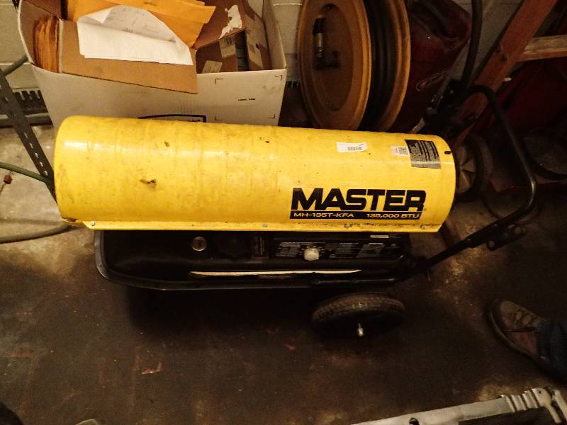 lot 170 image: Master Floor 135000 Btu Kerosene Heater