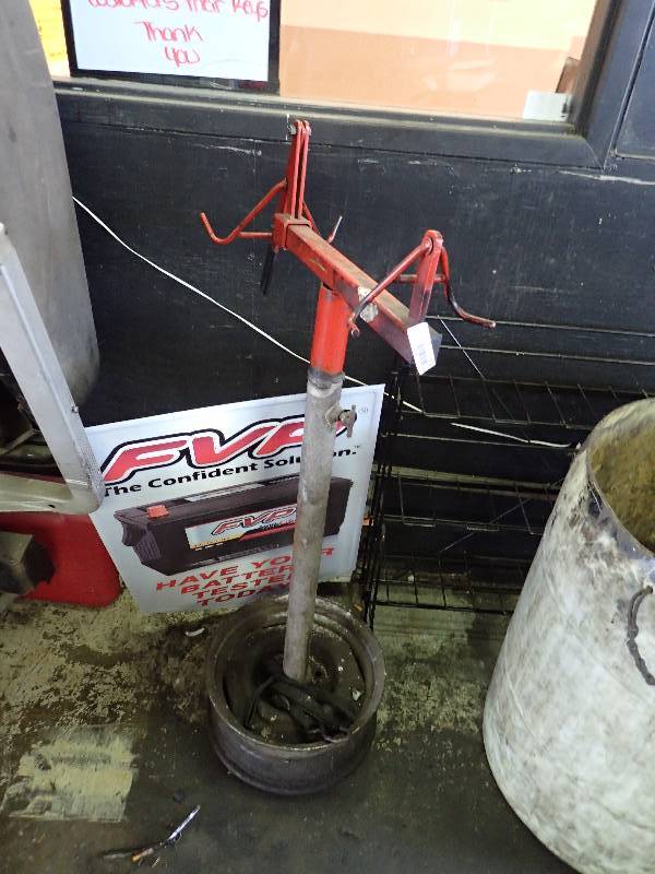 lot 175 image: Automotive Tire Spreader Wall