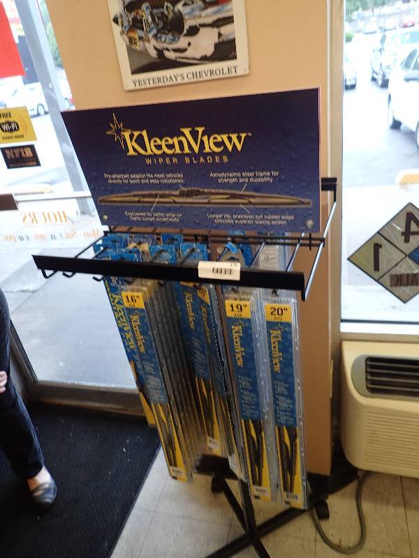 lot 179 image: Metal Wire Wiper Display Rack w wipers
