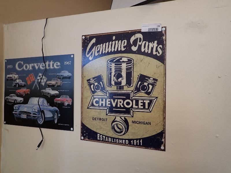 lot 191 image: Collectors Automotive Decorative Signs