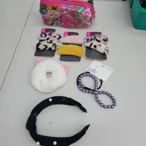 lot 2039 image: Hair Clips & Make Up Bag