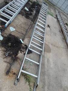 lot 21595 image: Extension Ladder