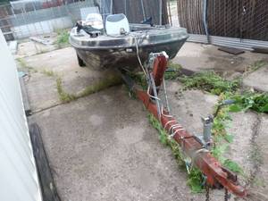lot 21598 image: StarCraft fishing boat w Evinrude 50 hp motor & trailer-