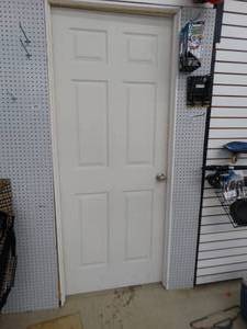 lot 21611 image: White Interior Door