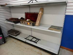 lot 21613 image: Metal Shelving Unit with Adjustable Shelves