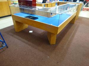 lot 21625 image: Large L-Shaped Lockable Display Case