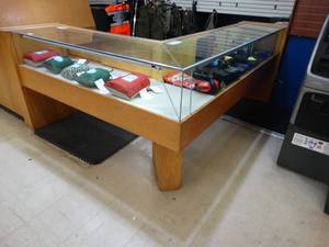 lot 21628 image: Large L-Shaped Lockable Display Case