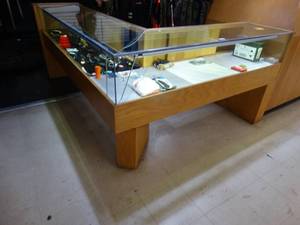 lot 21630 image: Large L-Shaped Display Case