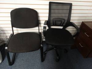 lot 21640 image: Lot of 2 Office Chairs