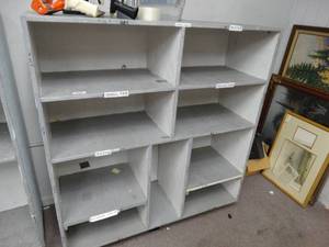 lot 21650 image: Divided Shelf