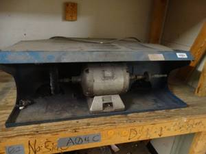 lot 21658 image: Electric grinderbuffer in metal cabinet