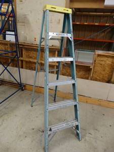 lot 21661 image: Werner Electro-Master Non-Conductive Fiberglass Ladder