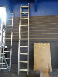 lot 21672 image: Louisville 20ft Extension Ladder