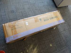 lot 21674 image: 9 King Smart Box Spring
