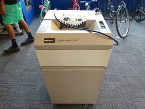 lot 21677 image: Wilson Jones Ambassador 900 Paper Shredder
