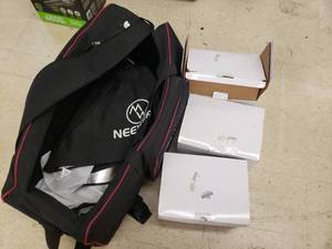 lot 21835 image: Neewer photography equipment w bag