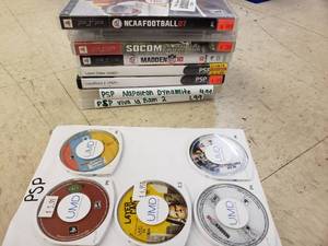 lot 21836 image: Lot of PSP games