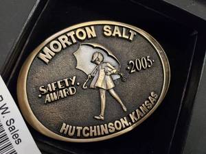 lot 21898 image: 3 collectable belt buckles